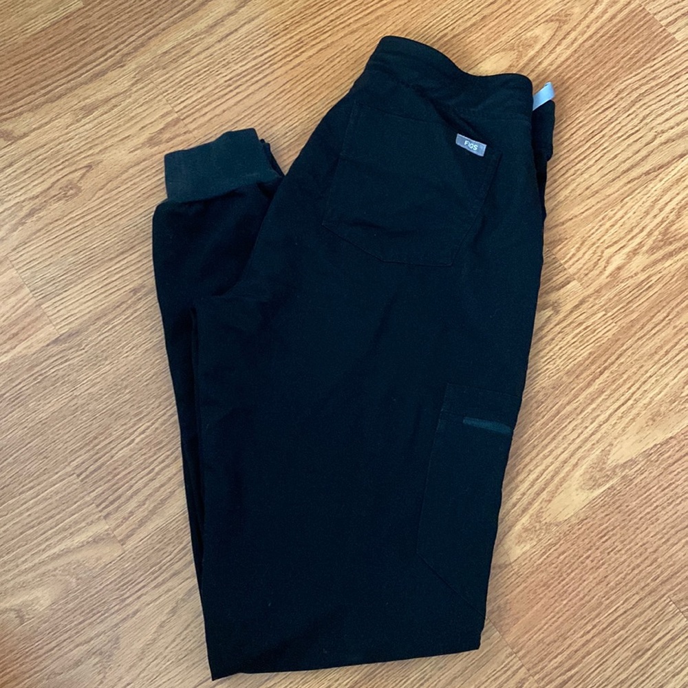 Figs jogger in size Tall/small